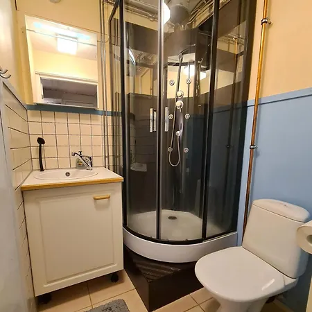 Rauhallinen Kaksio Lahdentie Tuntumassa, Lentokenttaemajoitus Ja Saehkoeauton Latauspiste